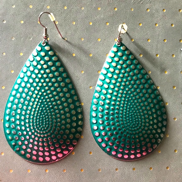 Earrings - Picture 1 of 2